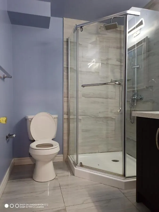 Guest house Stb - Cozy Nest - Double Bedroom With Private Washroom Toronto Canada